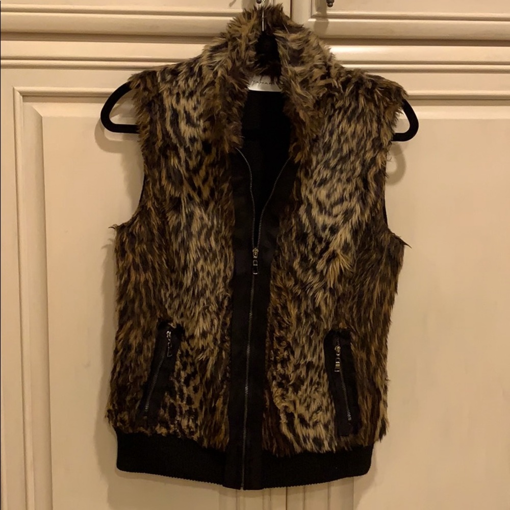 T Tahari faux fur Black and Tan vest